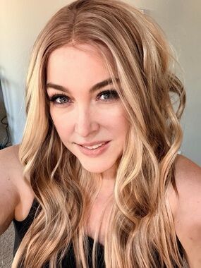 Long Wavy Blonde Synthetic Wig - Natural Honey Highlights